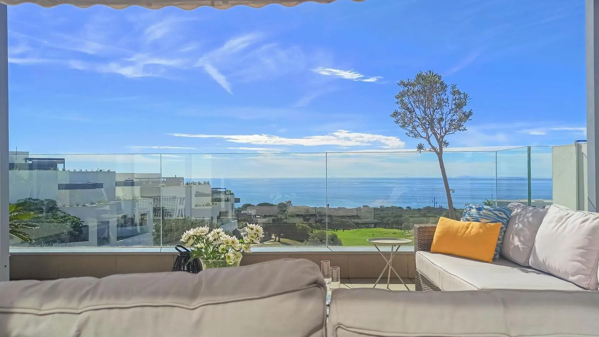 Exclusive Penthouse In Cabopino With Stunning Sea Views - By Reyna Novillo Apartment Marbella
