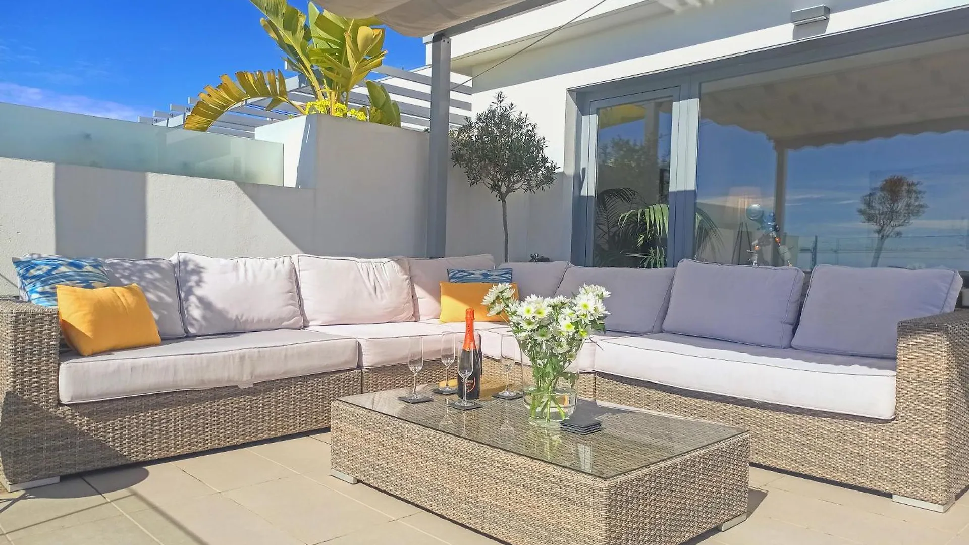 Exclusive Penthouse In Cabopino With Stunning Sea Views - By Reyna Novillo Apartment Marbella