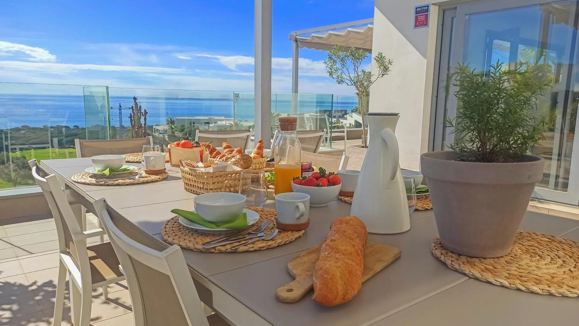 Exclusive Penthouse In Cabopino With Stunning Sea Views - By Reyna Novillo Apartment Marbella