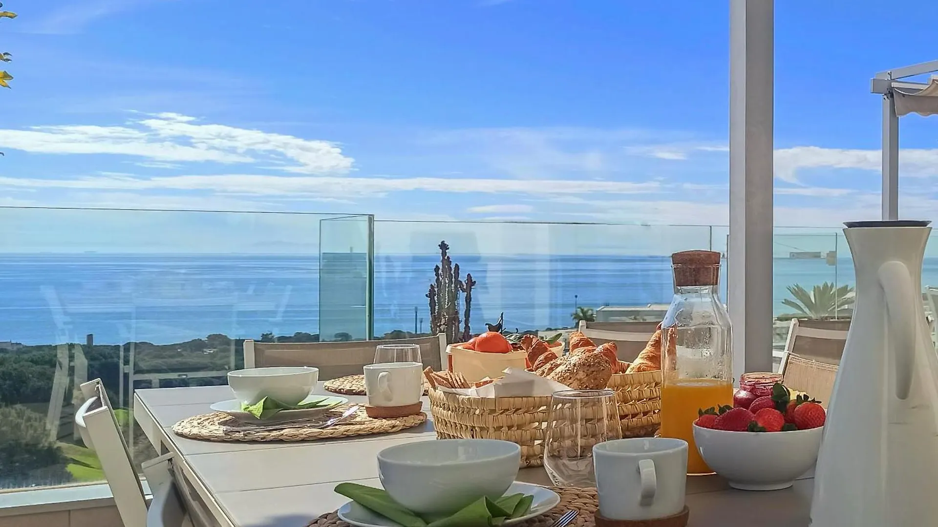 Exclusive Penthouse In Cabopino With Stunning Sea Views - By Reyna Novillo Apartamento Marbella Espanha