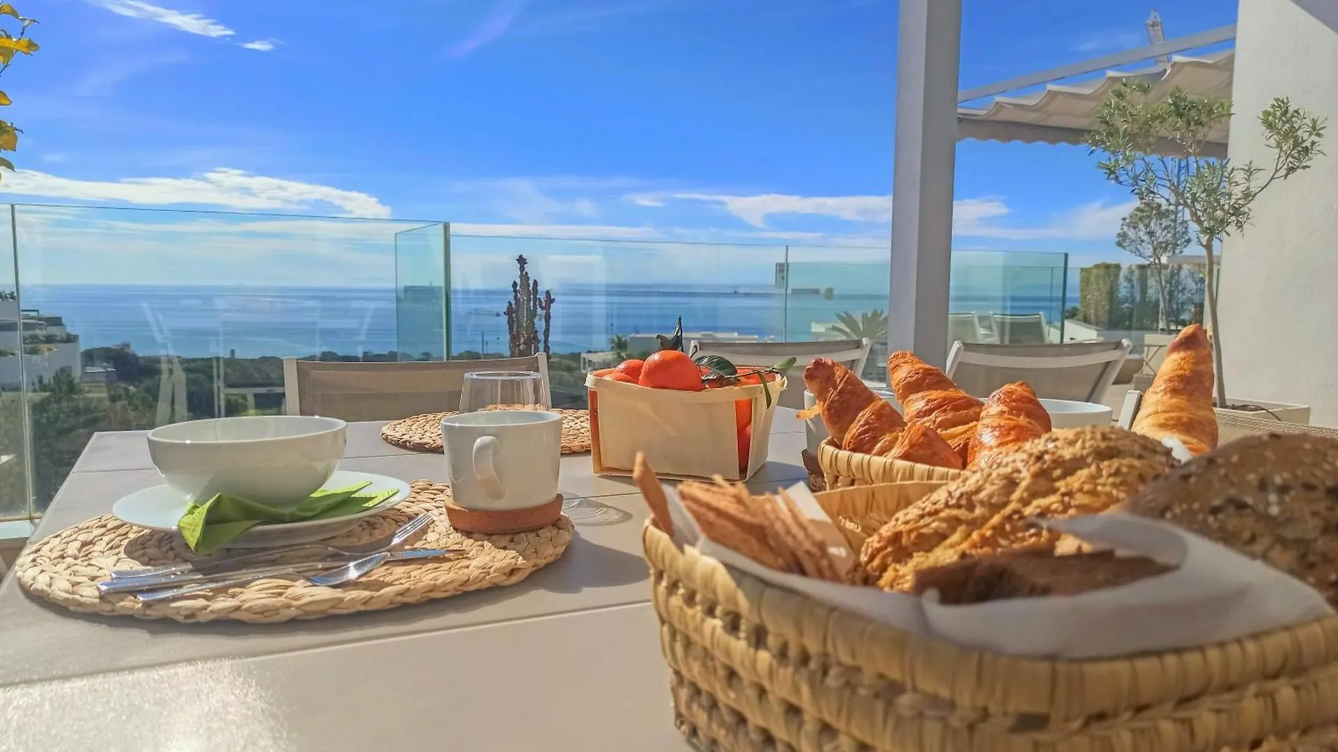 Exclusive Penthouse In Cabopino With Stunning Sea Views - By Reyna Novillo Apartamento Marbella 0*,  Espanha