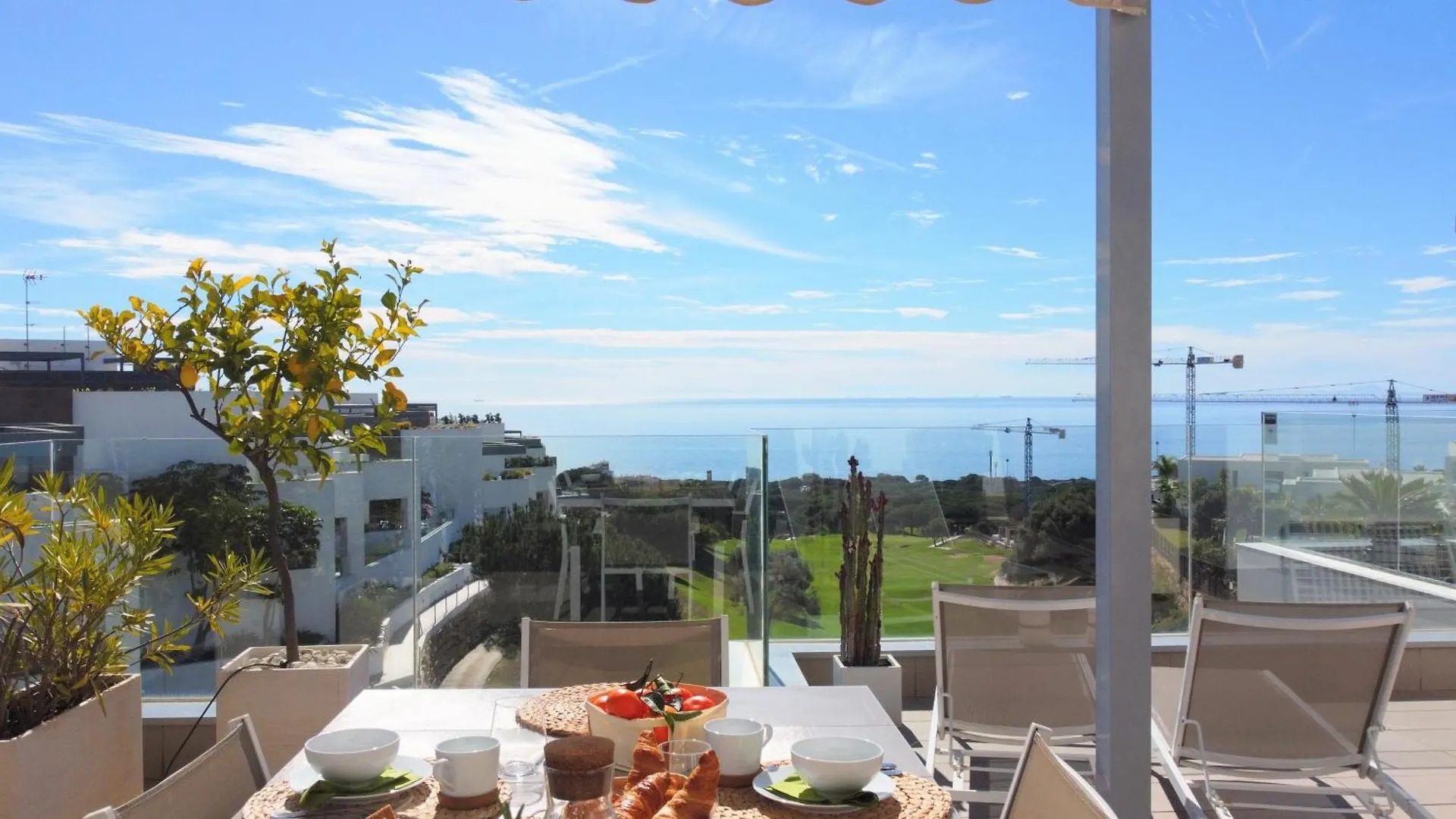 Exclusive Penthouse In Cabopino With Stunning Sea Views - By Reyna Novillo Apartamento Marbella